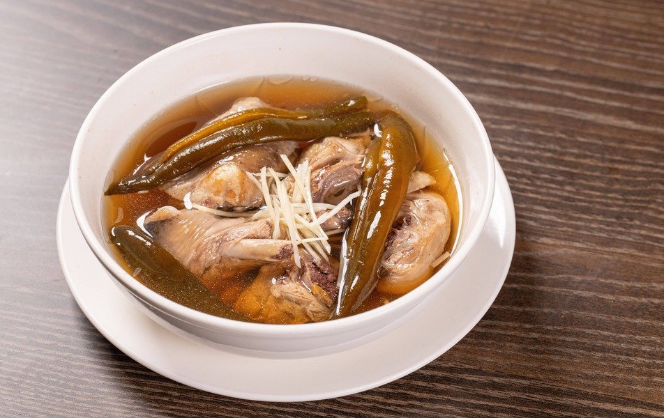 剝皮辣椒雞湯